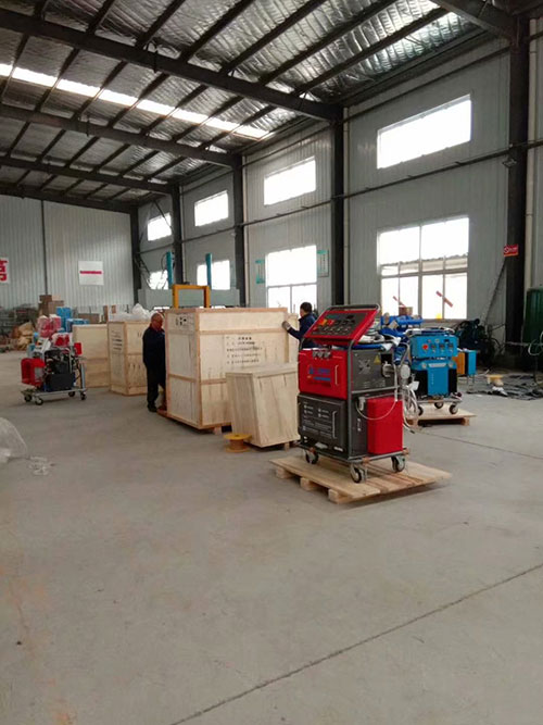 聚氨酯發(fā)泡黑白料現(xiàn)場(chǎng)外保溫施工的推廣(圖2) 防腐防水聚脲噴涂設(shè)備